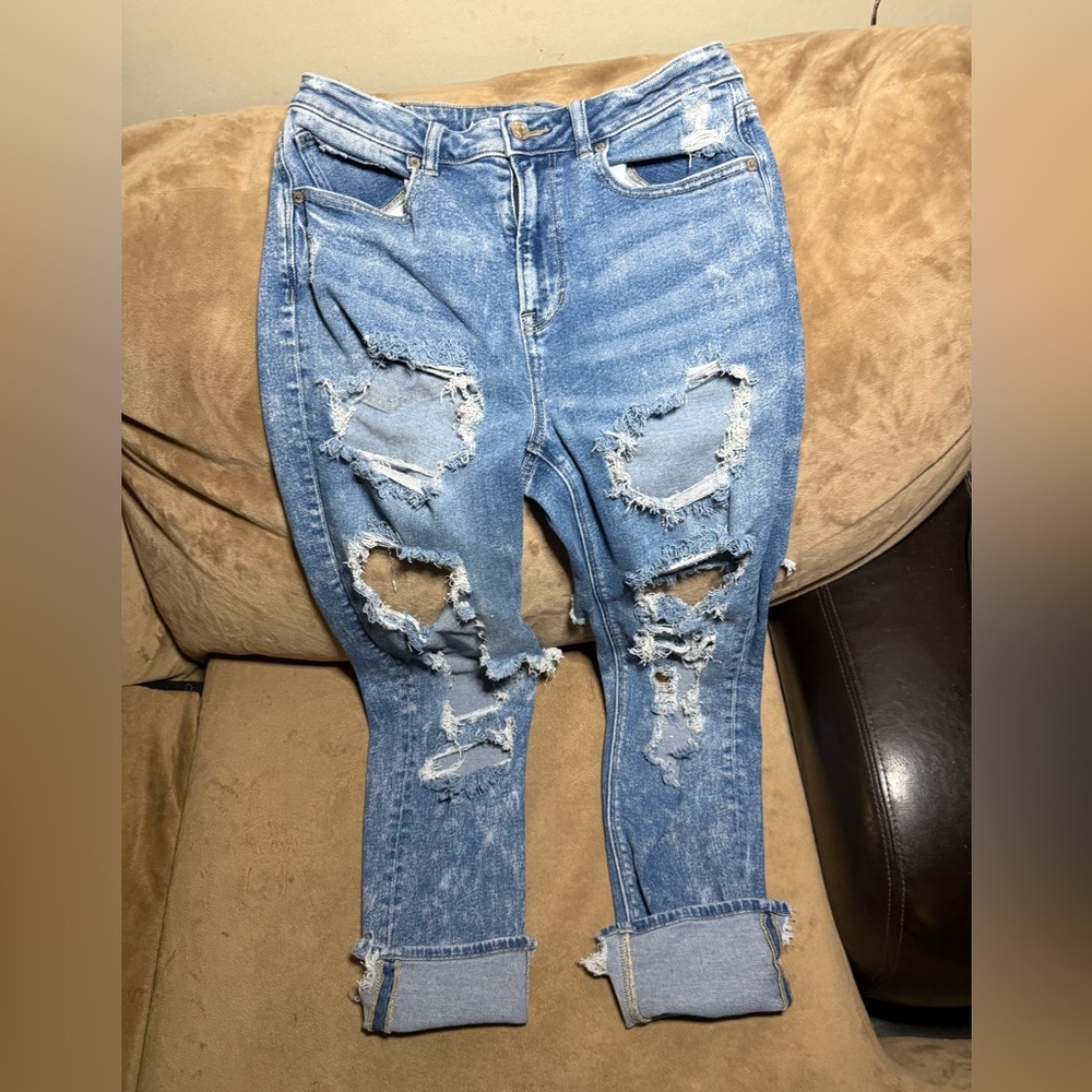 American Eagle Outfitter’s Women’s 6 Long Distressed Blue Ripped Jeans